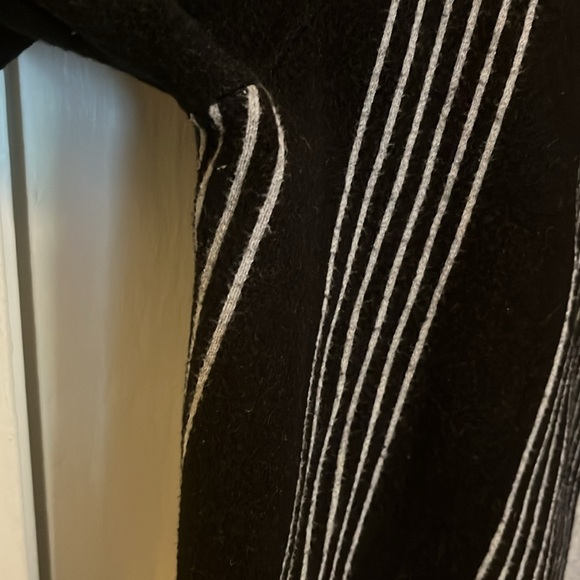 Open-Front Sioni Cardigan with Black and Gray Stripes - Picture 6 of 7